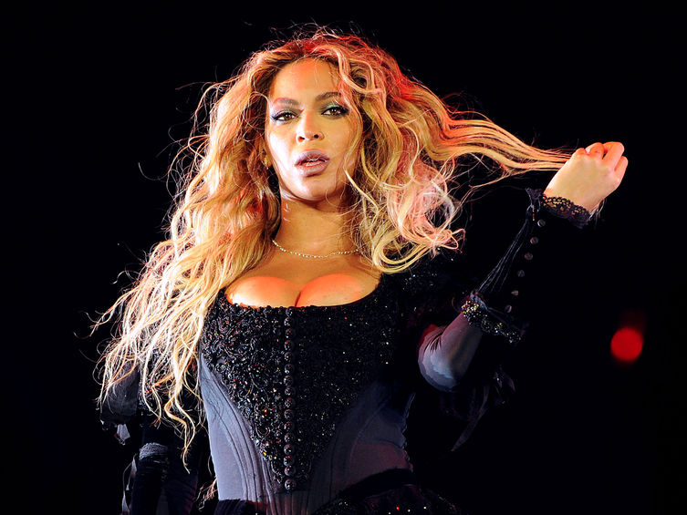 http://www.sen360.com/img/article/beyonce-surprend-les-spec-ta-teurs-en-plein-concert-507450.jpg