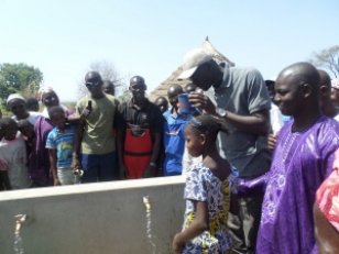 Des Bas-fonds Aux Robinets : L'histoire De L'eau Potable  Ya Moussa