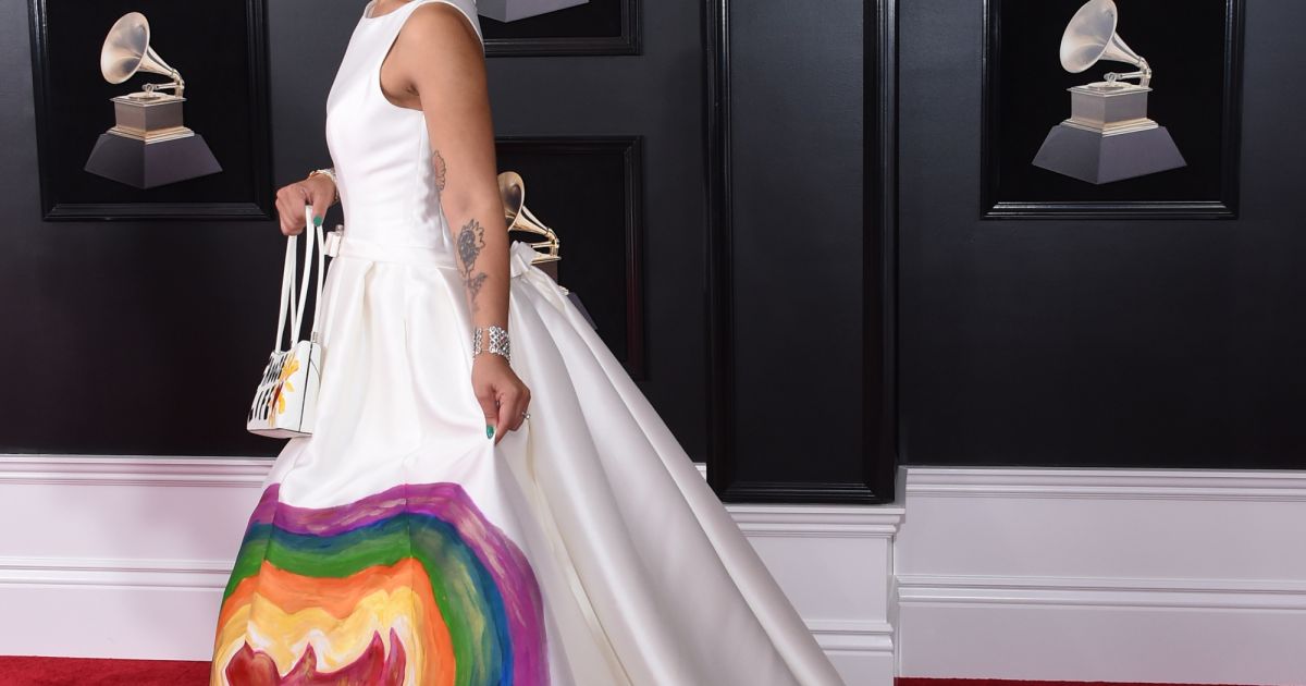 Grammy Awards 2018 : La robe d'une chanteuse provoque le scandale