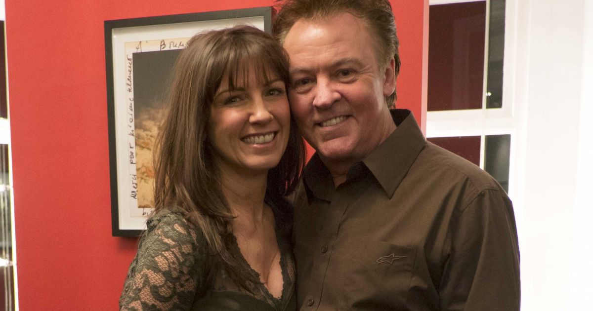 Paul Young en deuil : Le chanteur annonce la mort de sa femme Stacey,  52 ans