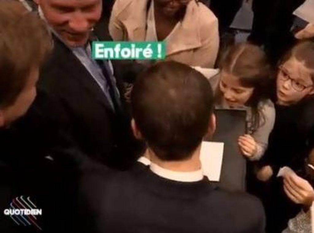 VIDEO. Enfoir ! Oh le salaud ! : un garde du corps d'Emmanuel Macron lui parle trs cash