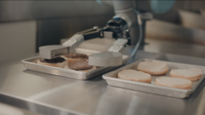 Voici Flippy, le nouveau robot-cuistot d'une chane de fastfood amricaine