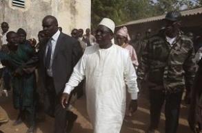 Inauguration de la mosqu�e Mansour Barro : Sous un soleil de plomb des fid�les boudent la pri�re diff�r�e � cause du retard de Macky Sall