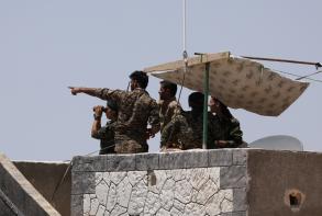 Syrie: les jihadistes contre-attaquent pour briser l'encerclement de Raqqa