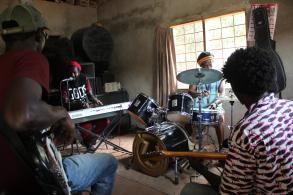 Musique: la Gambie,  little Jamaque  du reggae