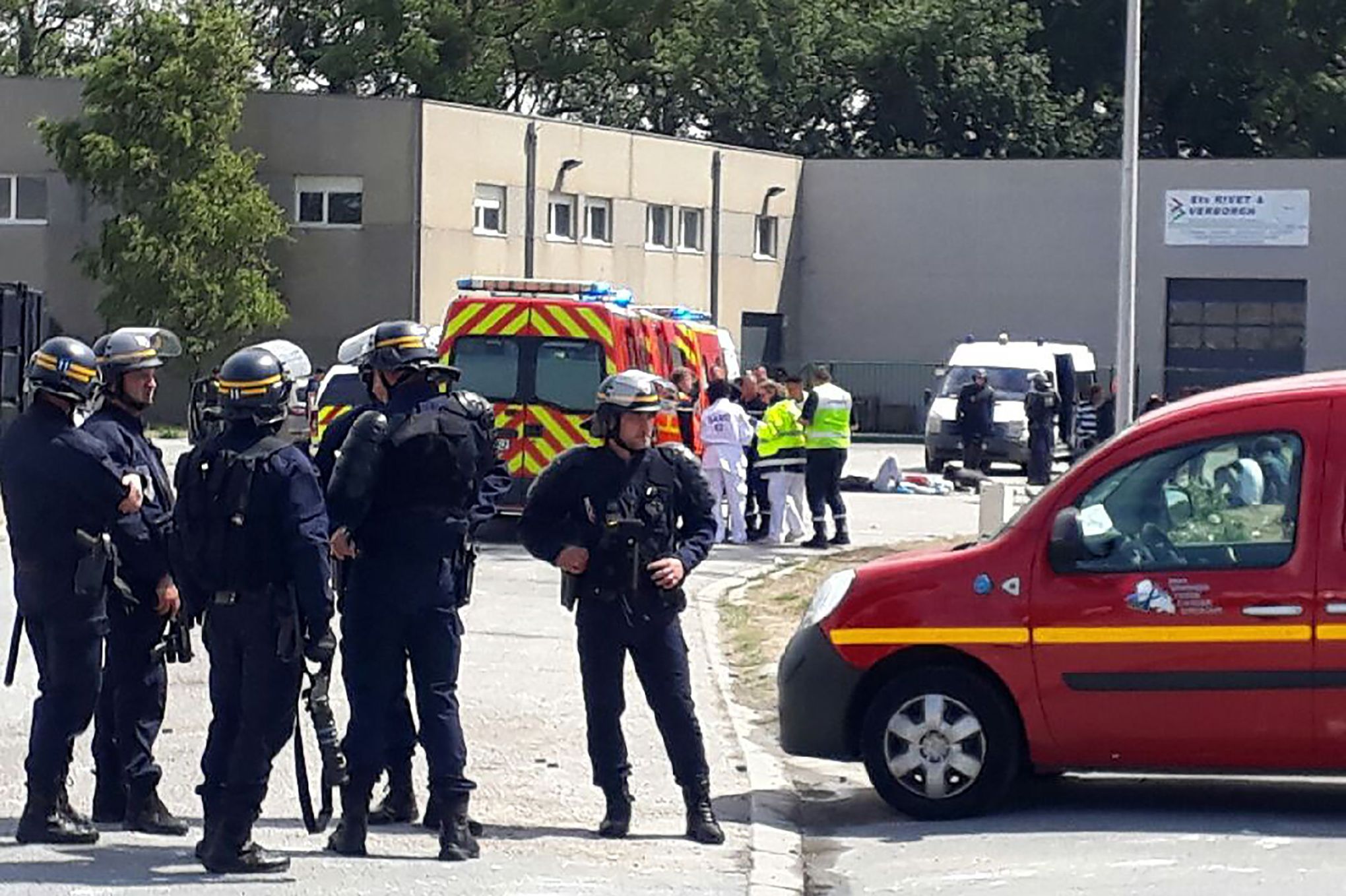 Plusieurs blesss aprs une bagarre entre migrants  Calais