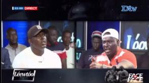 Vido - Face to face Baye Mandione/Less 2 : les deux lutteurs se tancent grave!!