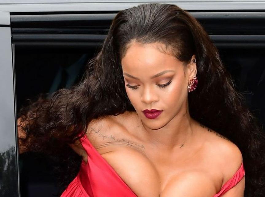 http://www.sen360.com/uploads/2017/12/rihanna-la-chanteuse-va-s-039-installer-en-france-948946.jpg