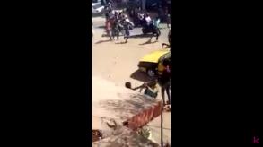Convoi de Modou Lo : Regardez comment cet agresseur s'en prend  cette jeune fille (vido)