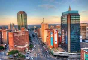 L'Union europenne se dit prte  renouer avec le Zimbabwe et  soutenir un  engagement des institutions financires