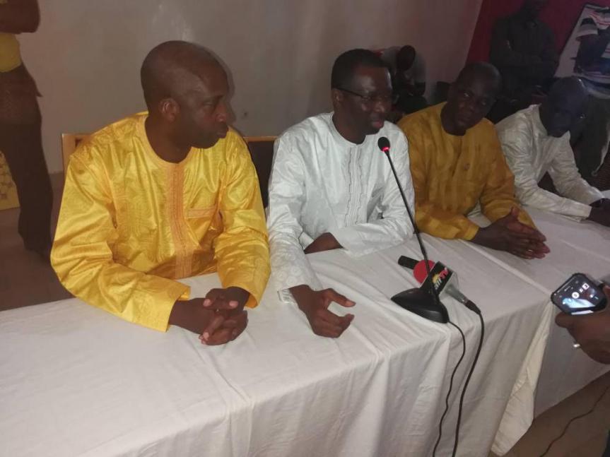 http://www.sen360.com/uploads/2018/01/mission-de-reconciliation-de-l-039-apr-daouda-dia-a-kedougou-pour-mutualiser-les-forces-de-la-mouvance-presidentielle-969680.jpg