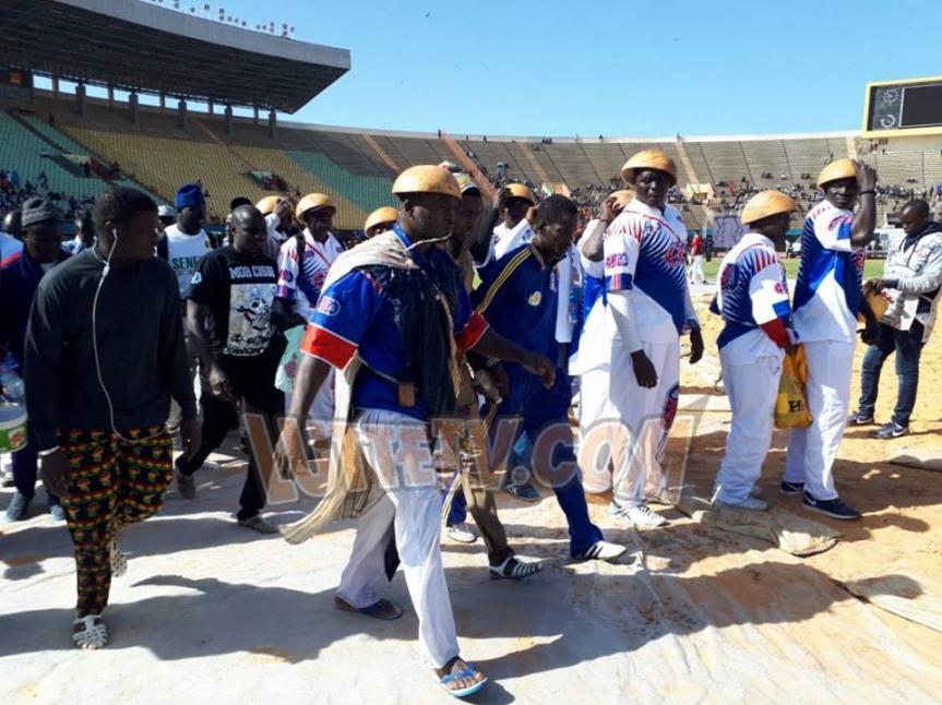 Photo : Kharagne L dbarque au stade en mode 