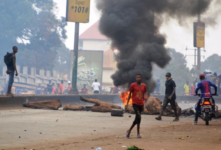 http://www.sen360.com/uploads/2018/02/guinee-a-conakry-des-barricades-et-un-ras-le-bol-general-975907.jpg