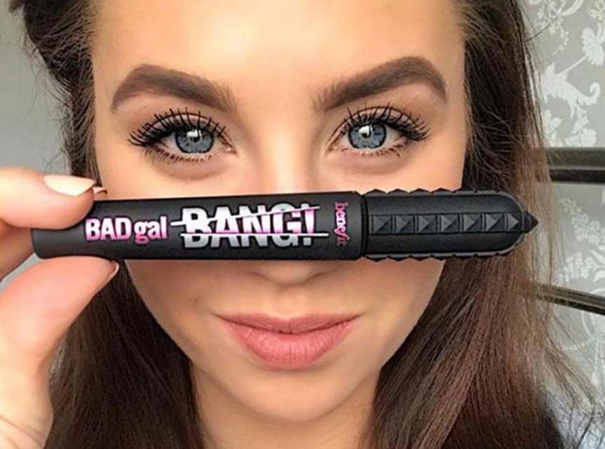 Les beautystas du monde entier craquent pour le nouveau mascara Benefit, Badgal Bang