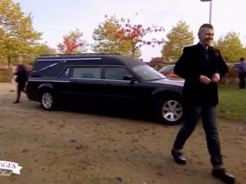 http://www.sen360.com/uploads/2018/02/video-4-mariages-pour-une-lune-de-miel-le-marie-ose-arriver-dans-un-corbillard-987127.jpg